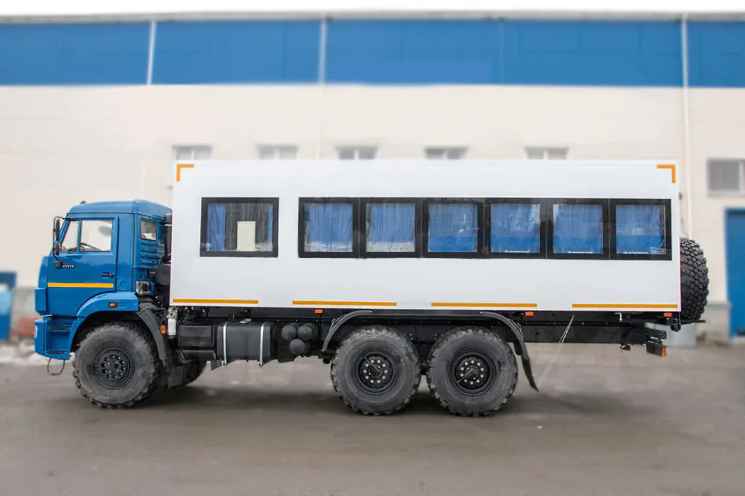 Купить Вахтовый автобус Камаз 43502-3036 и другую дорожную, коммунальную, строительную спецтехнику в Торговом Доме «Регион 45».
