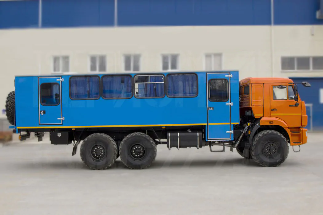 Купить Вахтовый автобус Камаз 43502-3036 и другую дорожную, коммунальную, строительную спецтехнику в Торговом Доме «Регион 45».