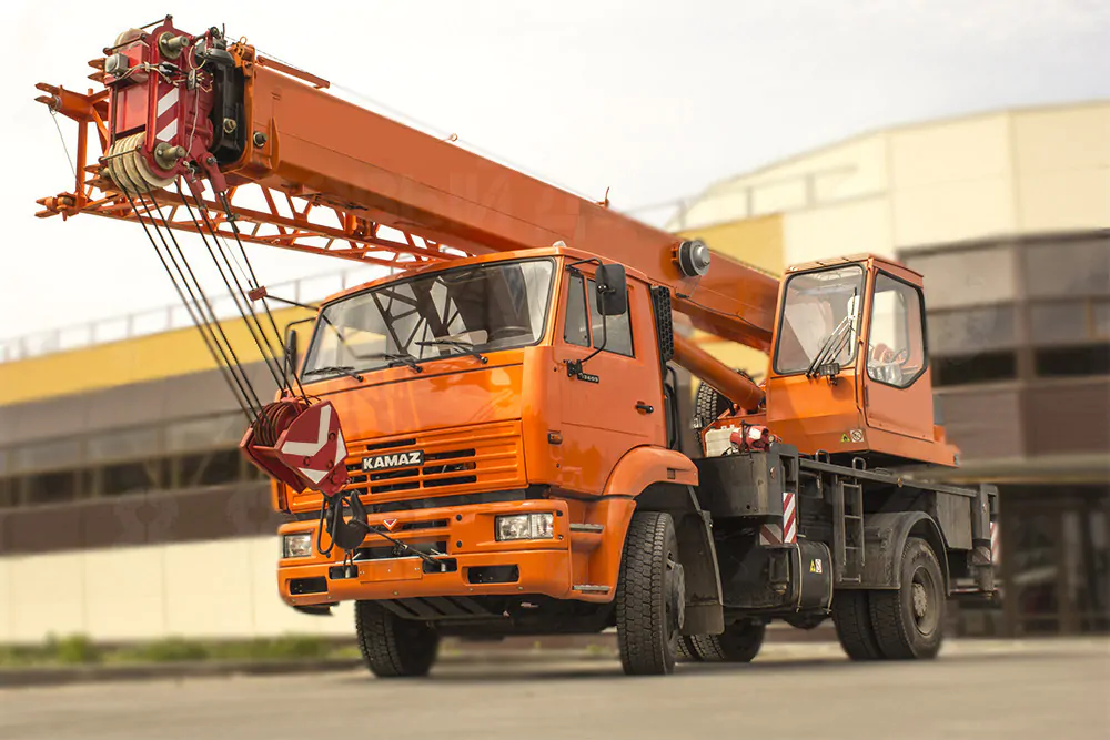 Купить Автокран КамАЗ-53605 КС-35719-8А 4х2 и другую дорожную, коммунальную, строительную спецтехнику в Торговом Доме «Регион 45».