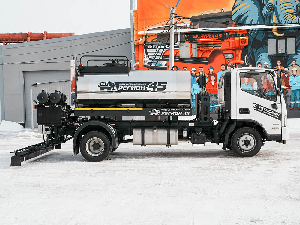 Купить Автогудронатор Foton 4000 и другую дорожную, коммунальную, строительную спецтехнику в Торговом Доме «Регион 45».