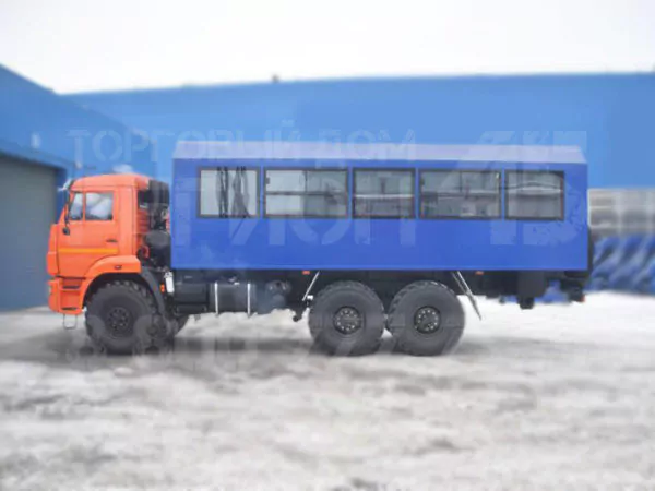 Купить Вахтовый автобус Камаз 43502-3036 и другую дорожную, коммунальную, строительную спецтехнику в Торговом Доме «Регион 45».